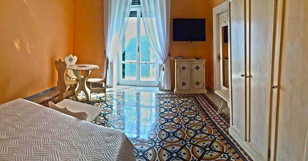villa verde sul mare Vietri Exteriör bild