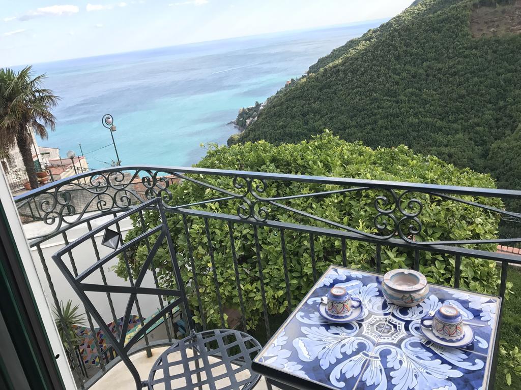villa verde sul mare Vietri Exteriör bild